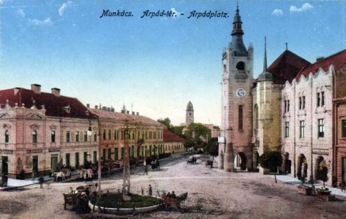 Munkács Árpád tér (Az Árpád szobor helyén álló villanyoszloppal)
