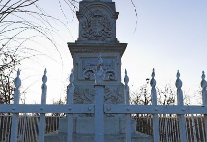 Kőröstetétlen Árpádhalom - emlékoszlop a honalapítás ezeréves emlékére